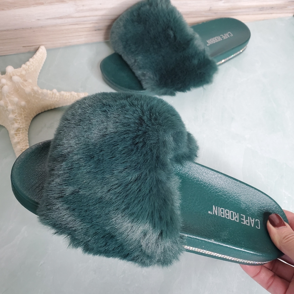 New! Cape Robbin Green Furry Slides - Picture 2 of 5